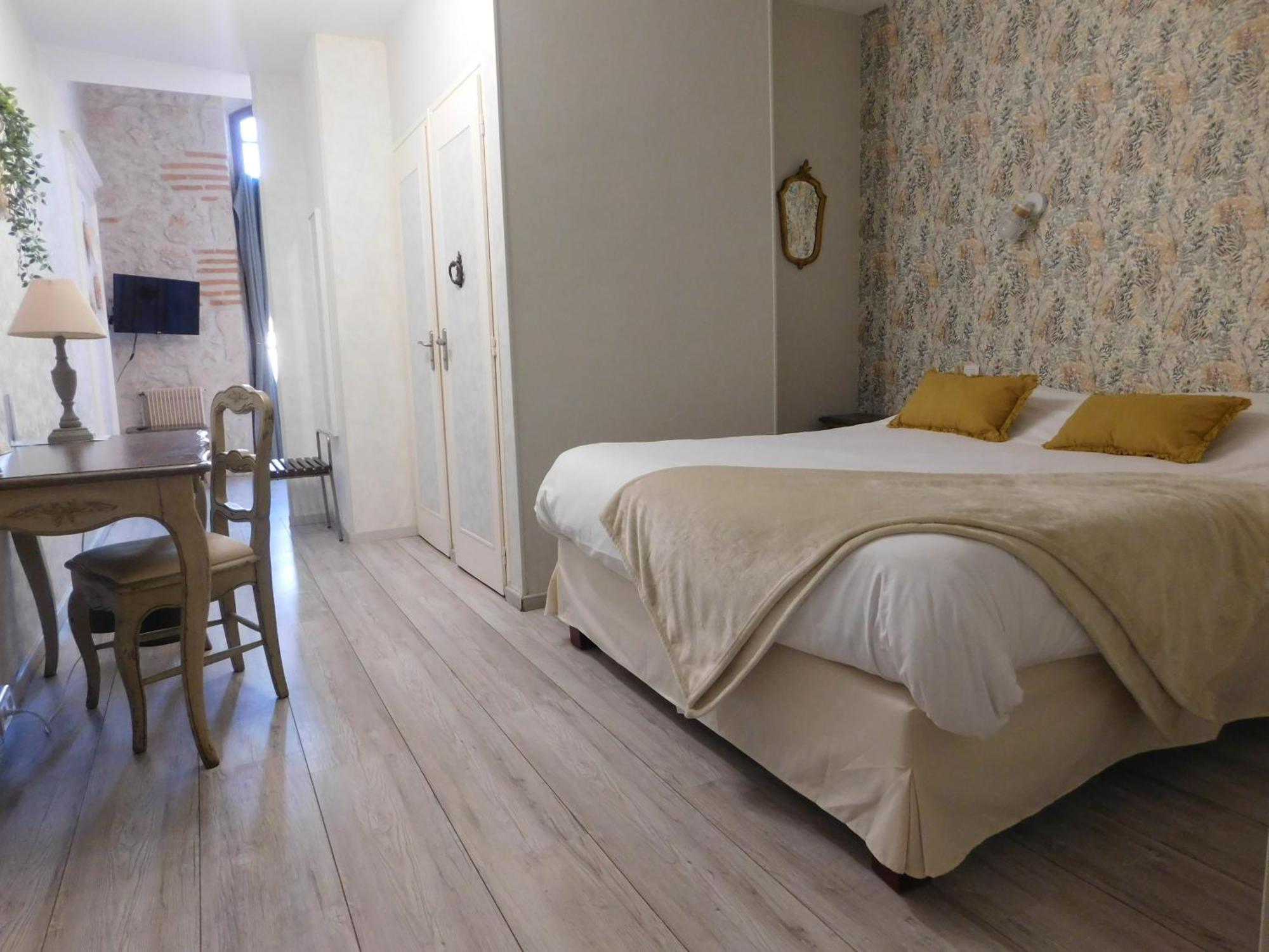Logis Hotel Le Prince Noir Sérignac-sur-Garonne Dış mekan fotoğraf